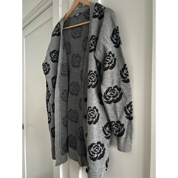 Rose print black & gray button down cardigan - Picture 3 of 7